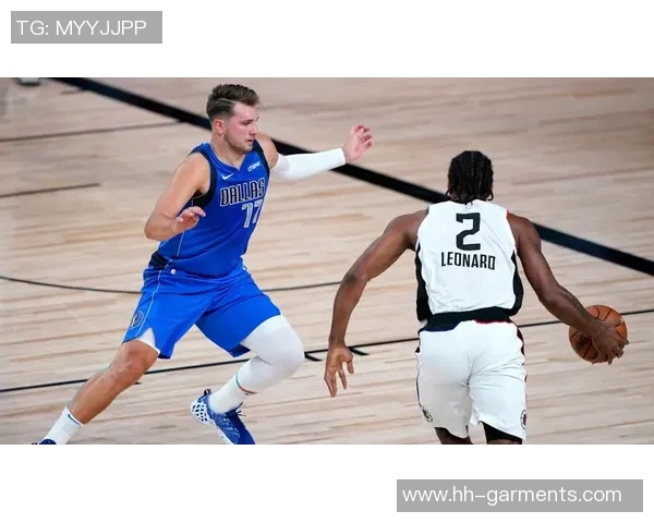 303快船与独行侠激战正酣球迷期待精彩对决与逆转时刻