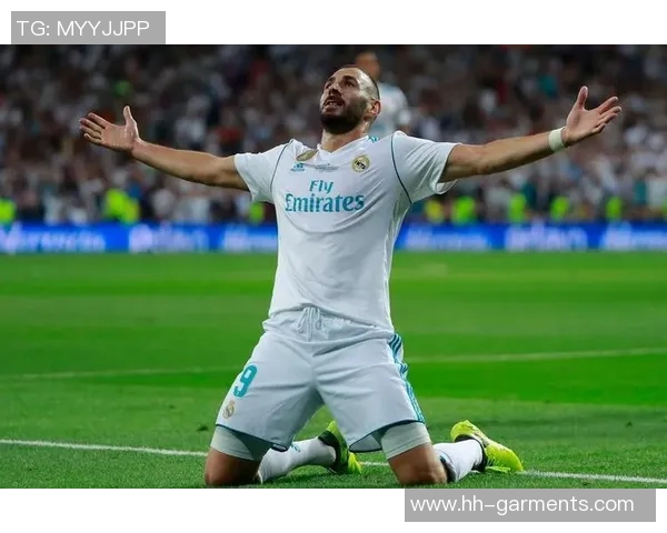 足球明星短裤高清照片集锦展现运动魅力与时尚风范